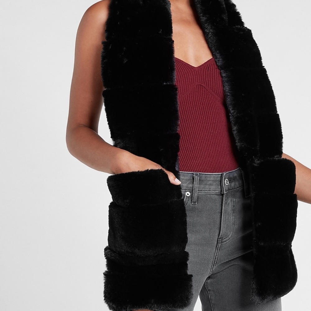 Express Faux Fur Quilt Pocket Scarf Black Faux Fur Shrug Pockets Soft New Warm